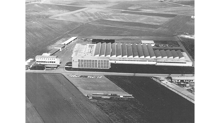 Vista de la empresa en la calle Carl Kaeser, 1961