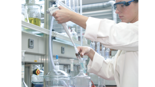 Compresores de pistón industriales KAESER en investigación y ciencia.